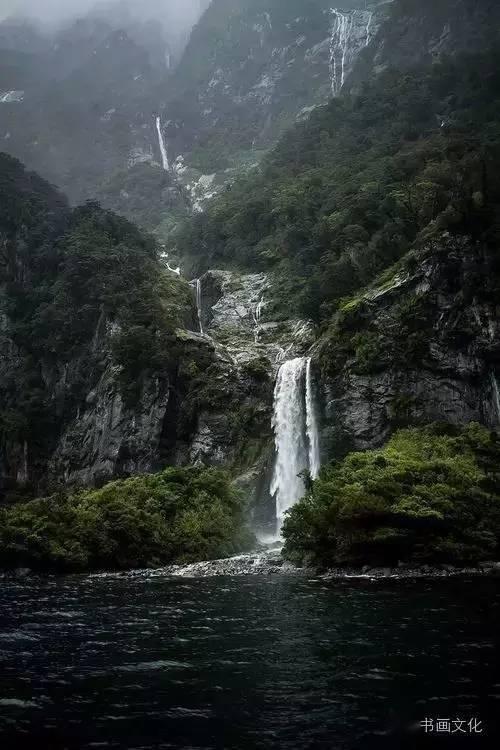 哥伦比亚山体滑坡已致40人死亡 搜救工作即将结束